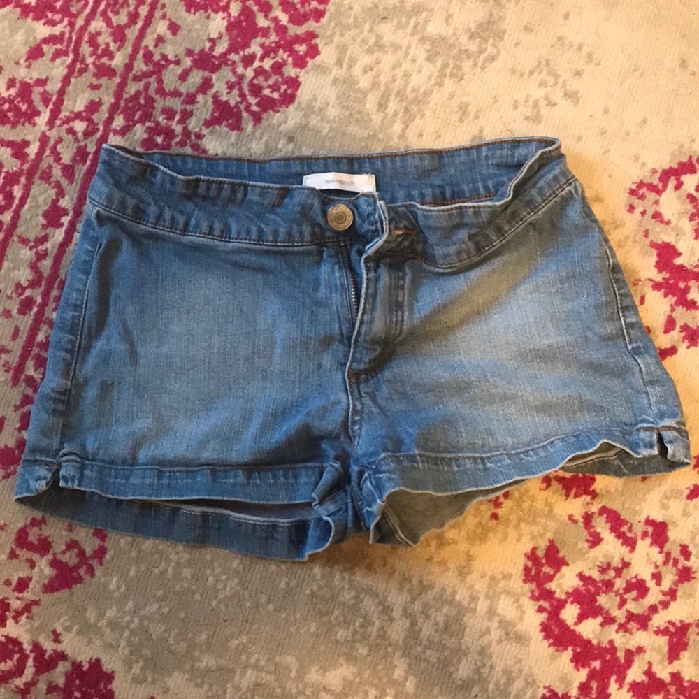Jean booty shorts